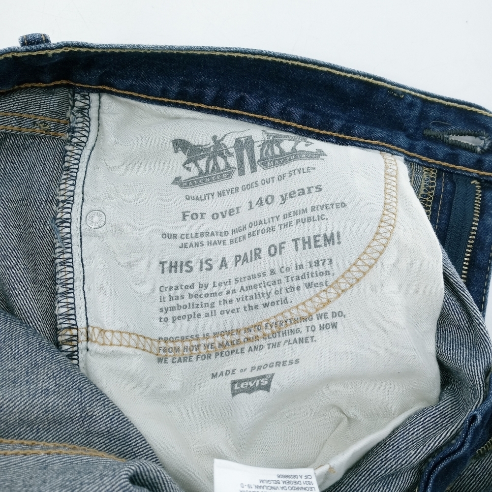 Levi's 501 Cuffed Bermuda Shorts - Picture 7 of 8